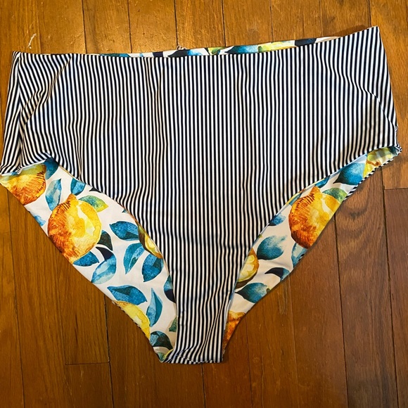 NWT Cupshe high waisted reversible bikini bottoms - Picture 4 of 4